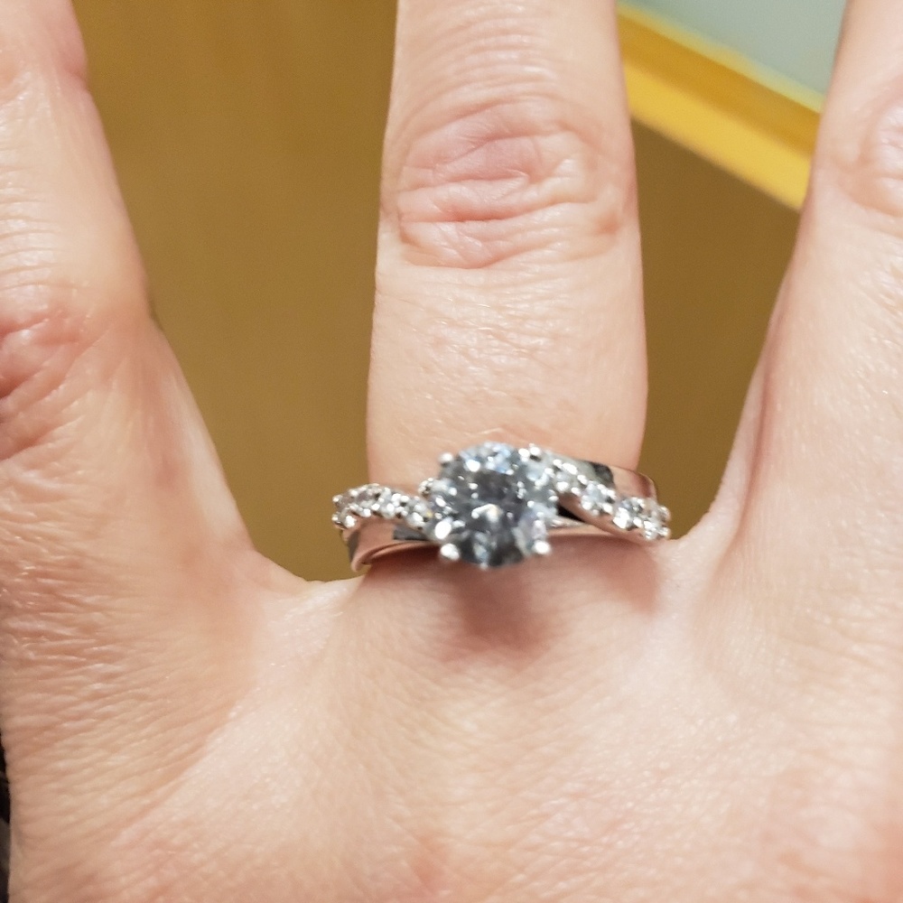 Certified Leo diamond 1.03 carat with. 25 carat wr
